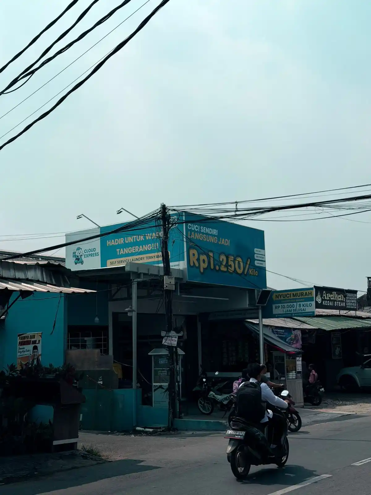 Laundry Self Service Cipondoh tampak samping